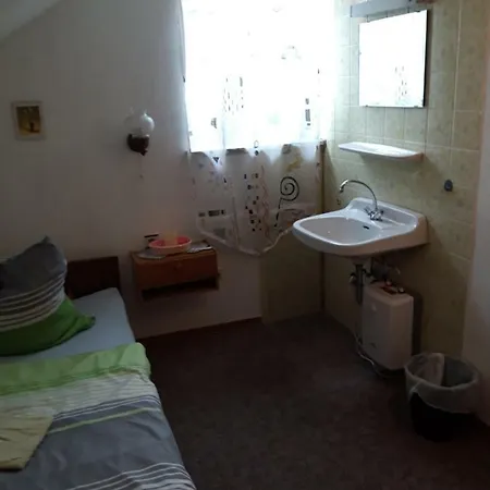 Angie's Bed & Breakfast *