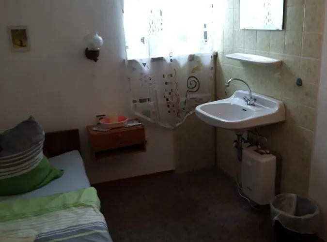 Angie's Bed & Breakfast *